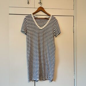 Tee Shirt Dress. Navy blue stripped. Size Medium